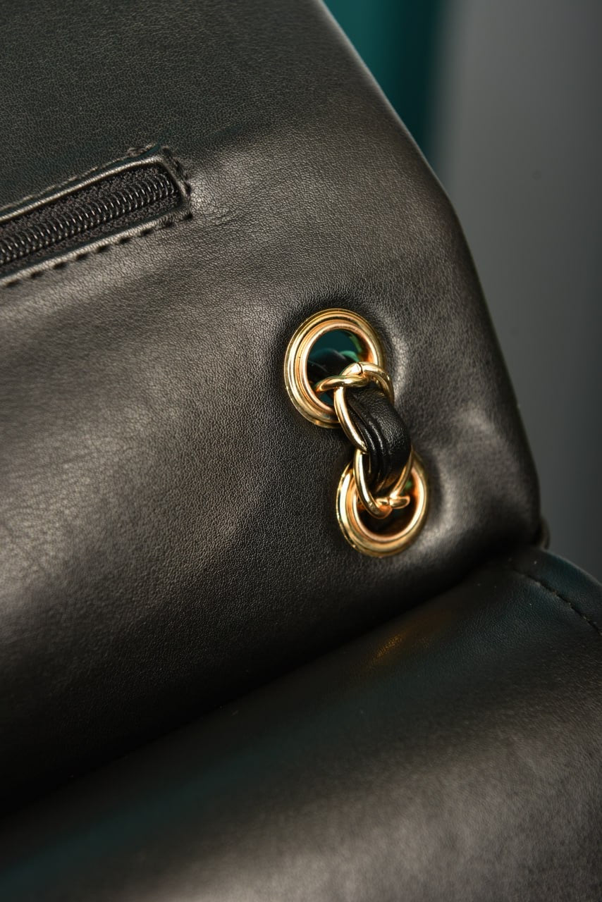 Chanel classic  flap black (size 30x18)