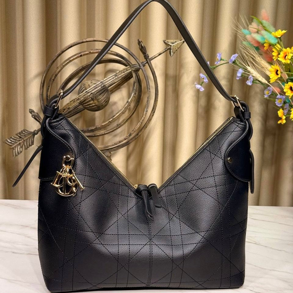 Dior voyage black (34cm x 22cm)