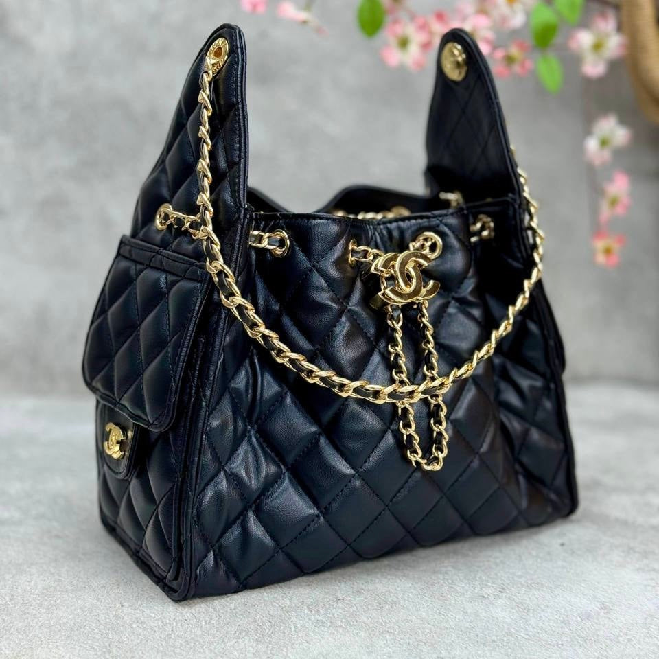 Chanel 25 black (33cm x 33cm)