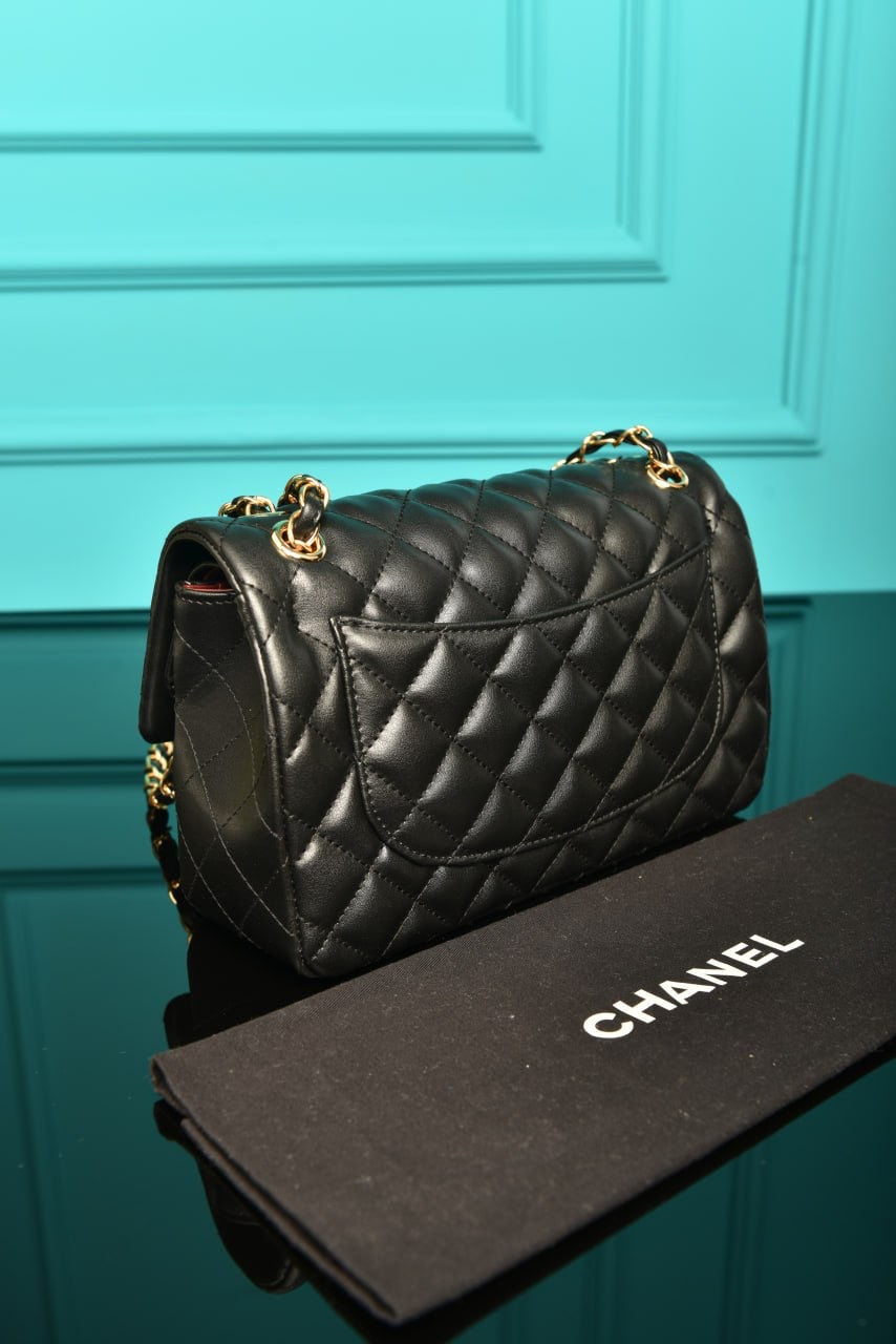 Chanel classic  flap black (size 30x18)