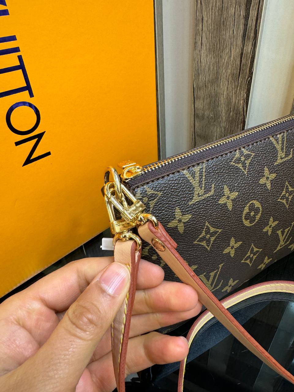 Louıs Vuıtton Pochette monogram brown