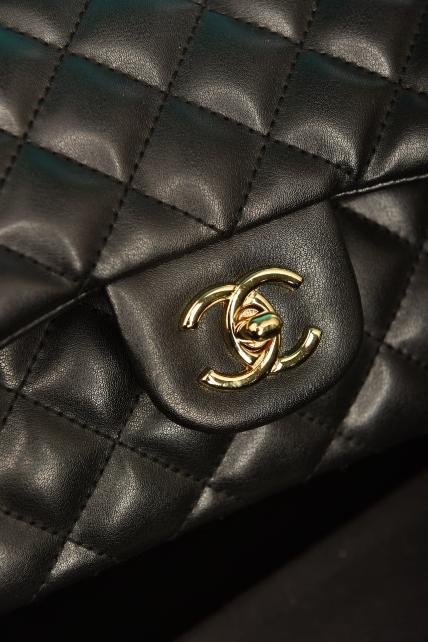 Chanel classic  flap black (size 30x18)