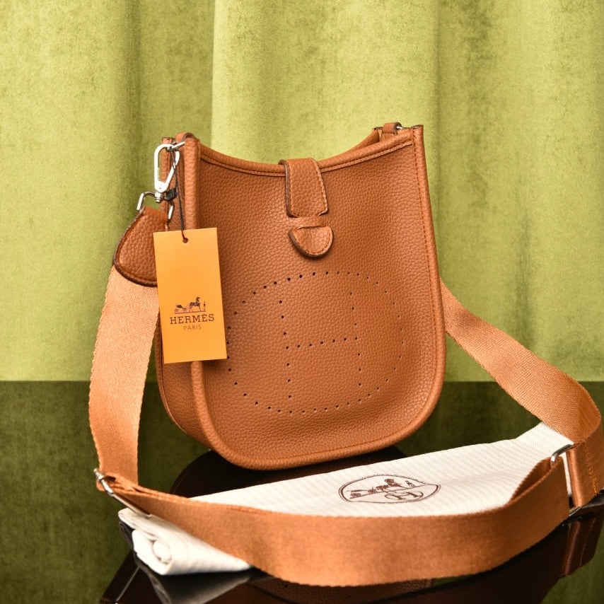 Hermes Evelyne brown ( size 30cm x 29cm)