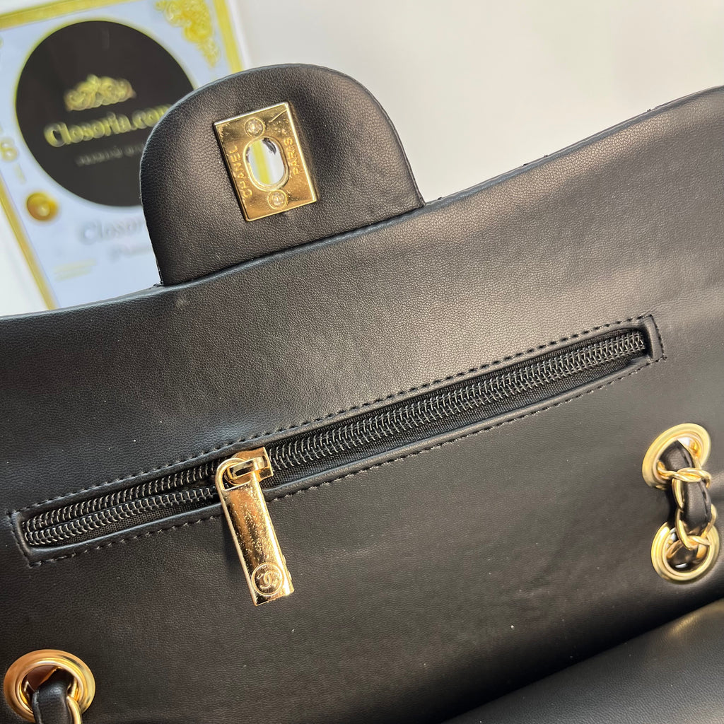 Chanel classic  flap black (size 30x18)