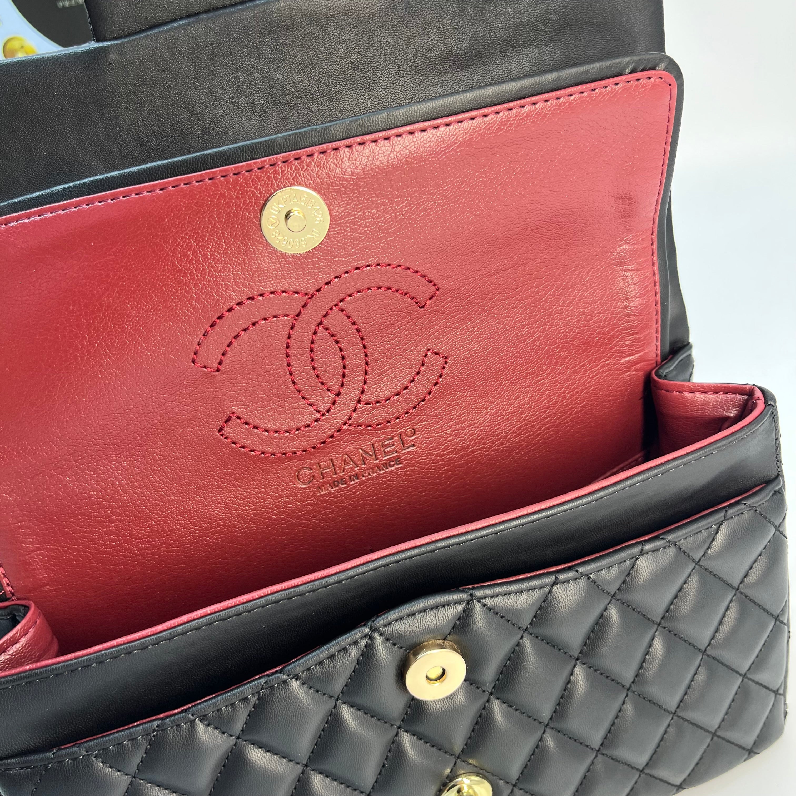 Chanel classic  flap black (size 30x18)