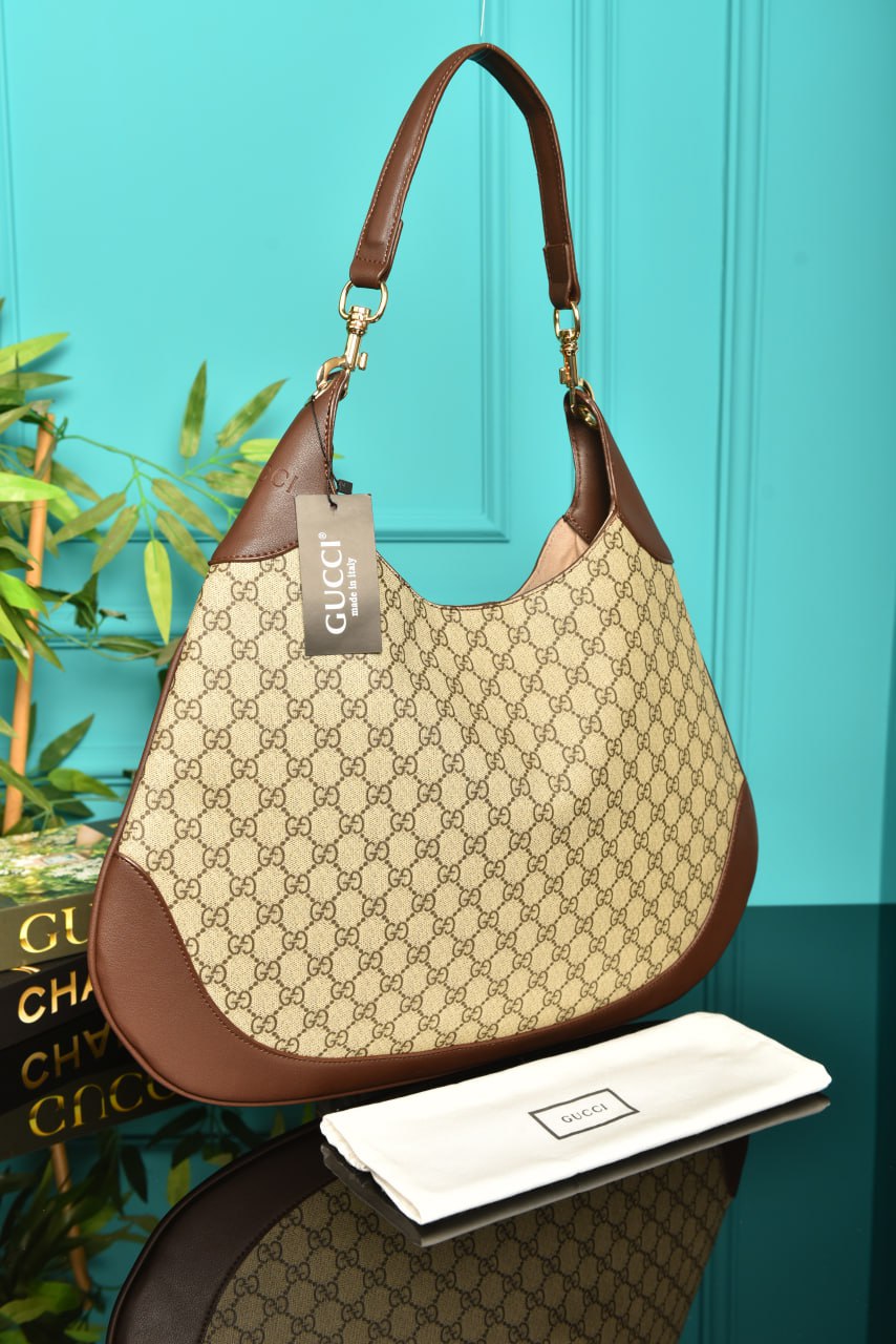 Gucci B shoulder bag brown(49cm x 46 cm)