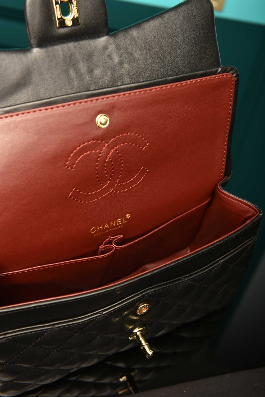 Chanel classic  flap black (size 30x18)